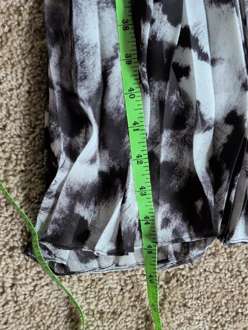 Karen Millen Black and White Printed Short-Sleeve Midi Dress - Picture 14 of 14